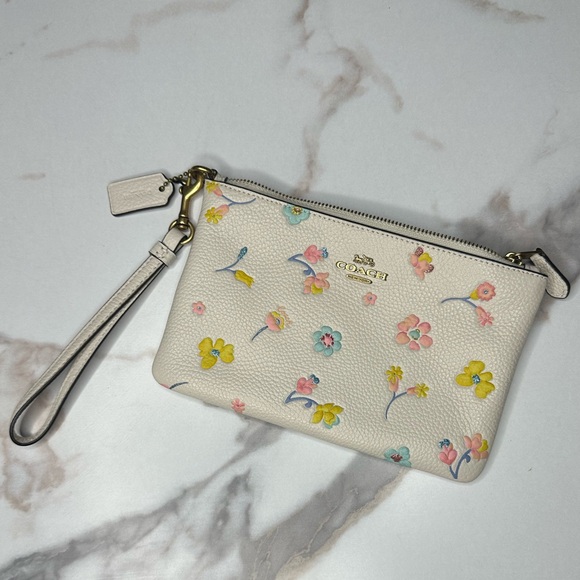 BNIB Coach Floral Pebble Leather Glitter Limited Edition Wristlet - Picture 3 of 6